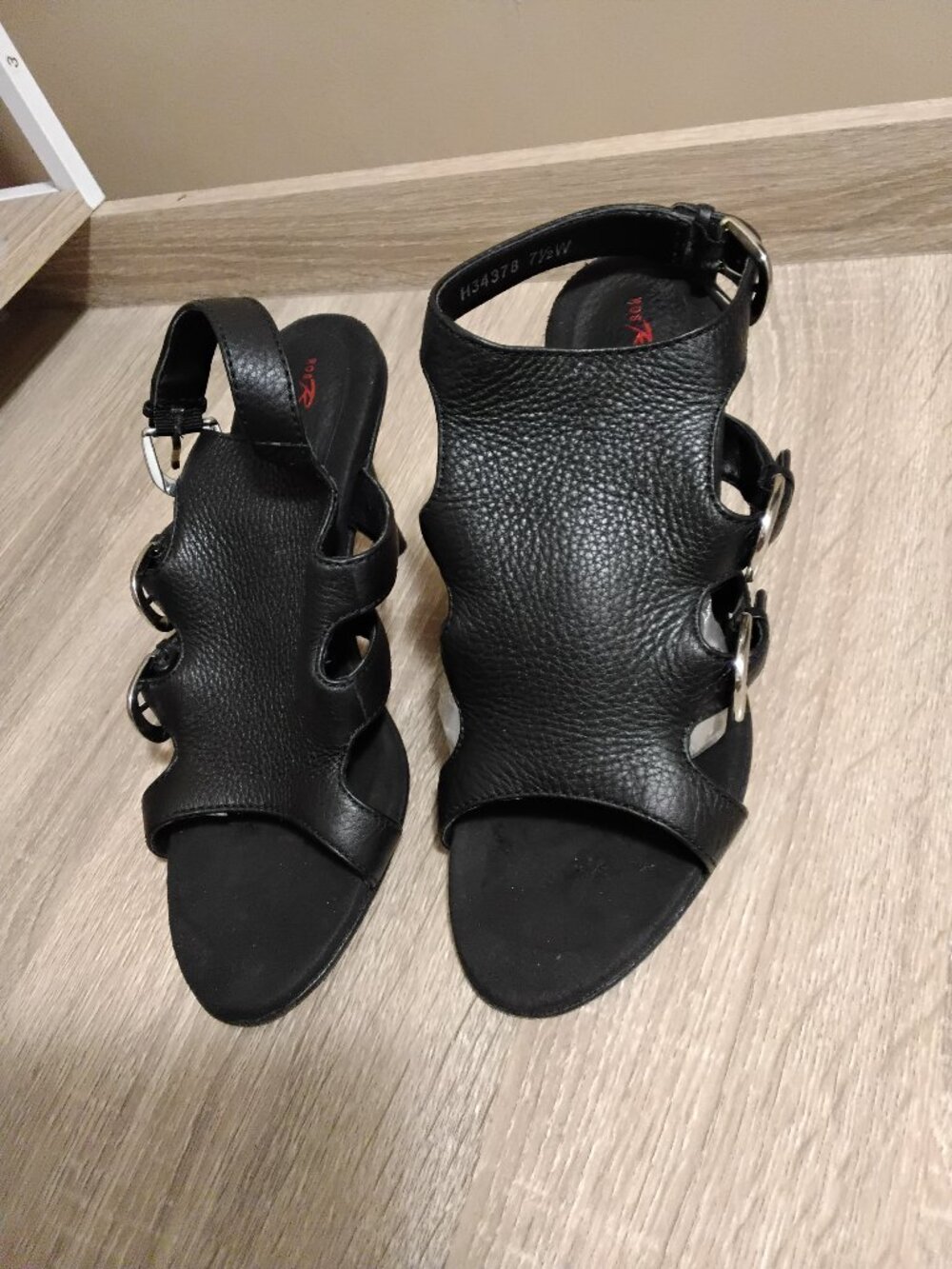 Designers   sandal vintage  leathers  size 7.5 unique qualety material